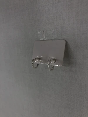 Silverörhängen - Silverörhängen med en liten sten, endast använd fåtal gånger. Hör av dig vid frågor osv. 🫧 ❗️Tar bara emot Swish ❗️