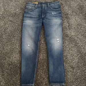 Dondup Jeans  - Säljer mina otroligt feta dondup jeans i W33 | skick:10/10 (som nya) | modell 175 cm, 62kg | passar nog dig 183+ | frakt inom 24h | pris diskuterbart | vid frågor/funderingar är det bara att skriva |
