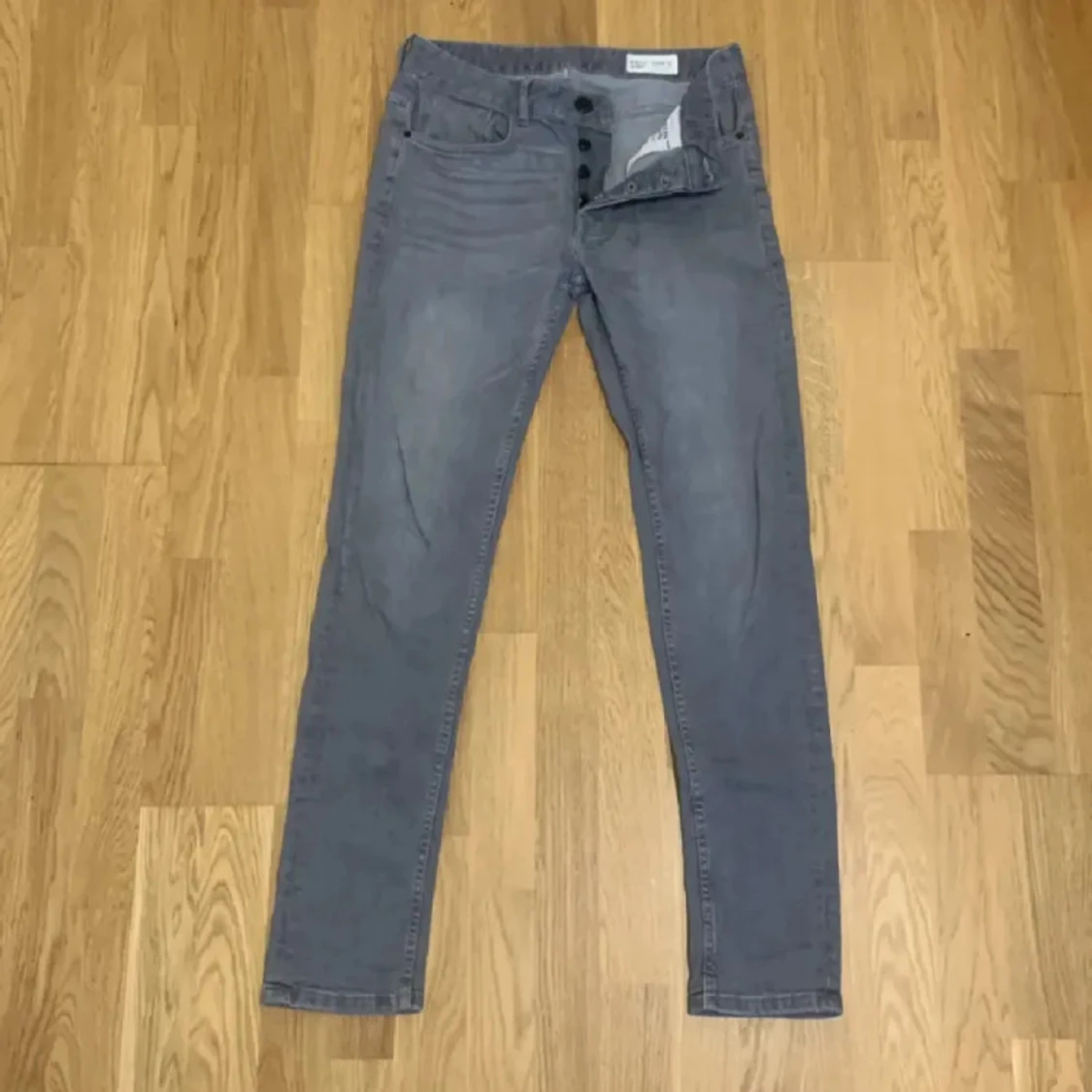 Grå skinny jeans från Denim Co. - 2