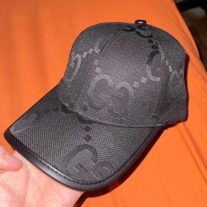 GG Keps svart - Perfekt inför sommaren, skriv ifall du vill ha fler bilder eller funderingar, pris går att diskutera. Oanvänd 