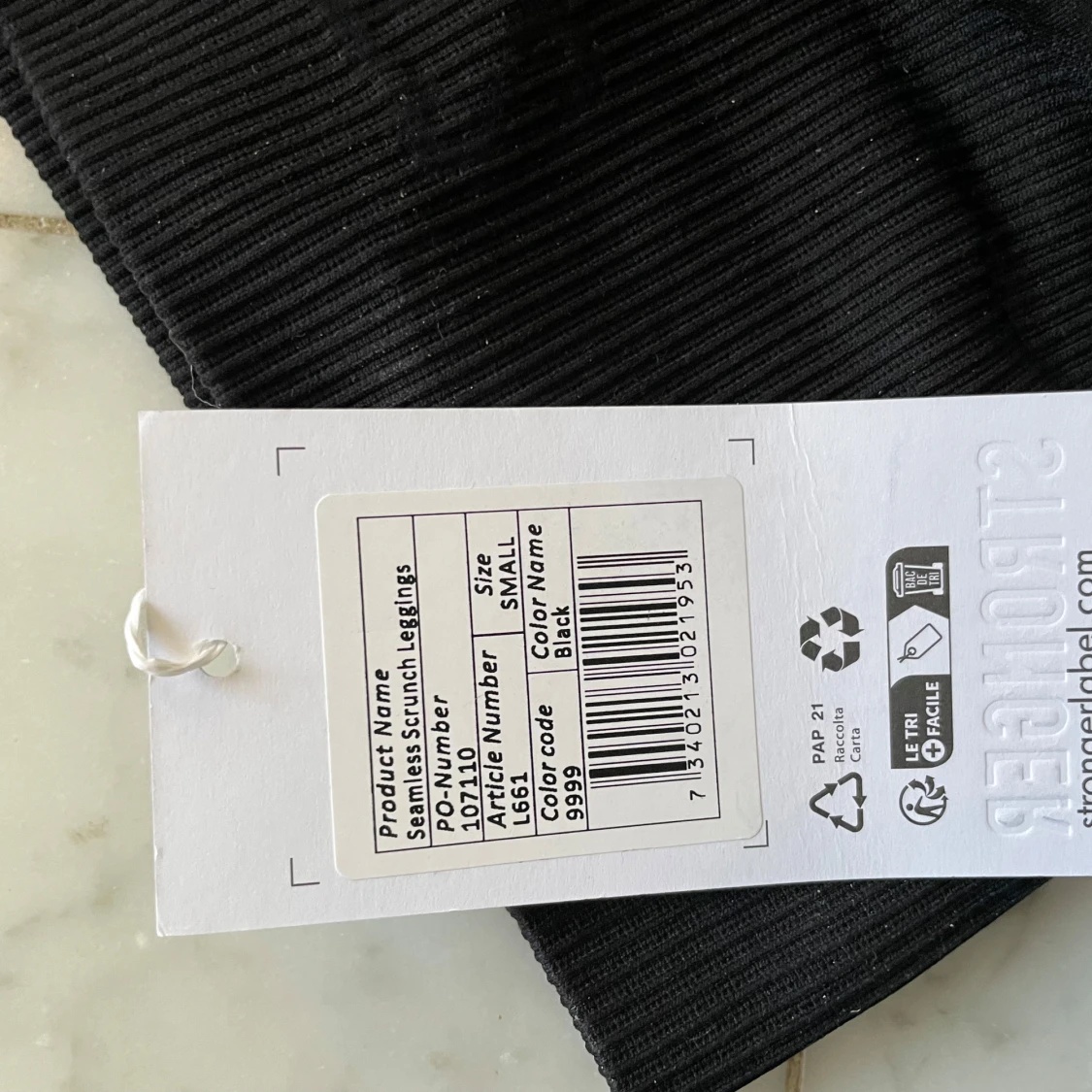 Svarta sömlösa leggings från Stronger - 3
