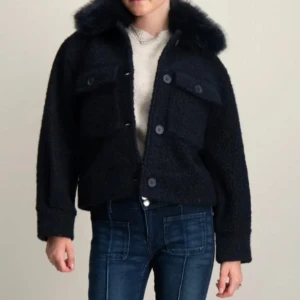 Marin blå kappa med päls - Super snygg marin blå kappa med päls upp till kragen 