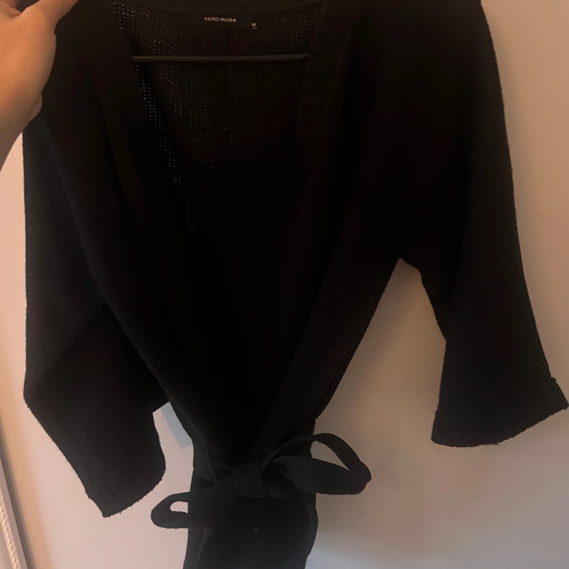 Svart omlottkofta från Vero Moda - 1