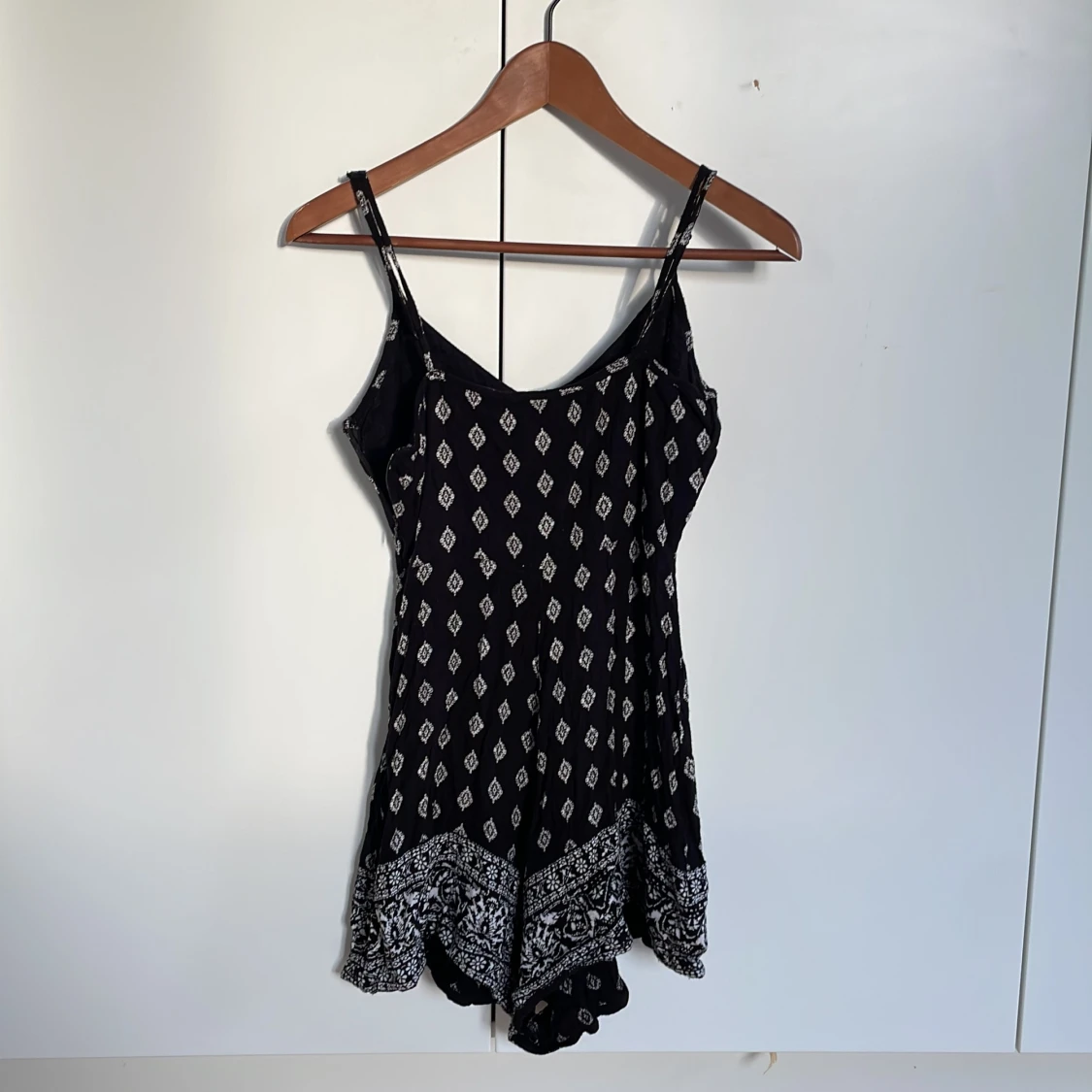 Svart mönstrad jumpsuit - 1