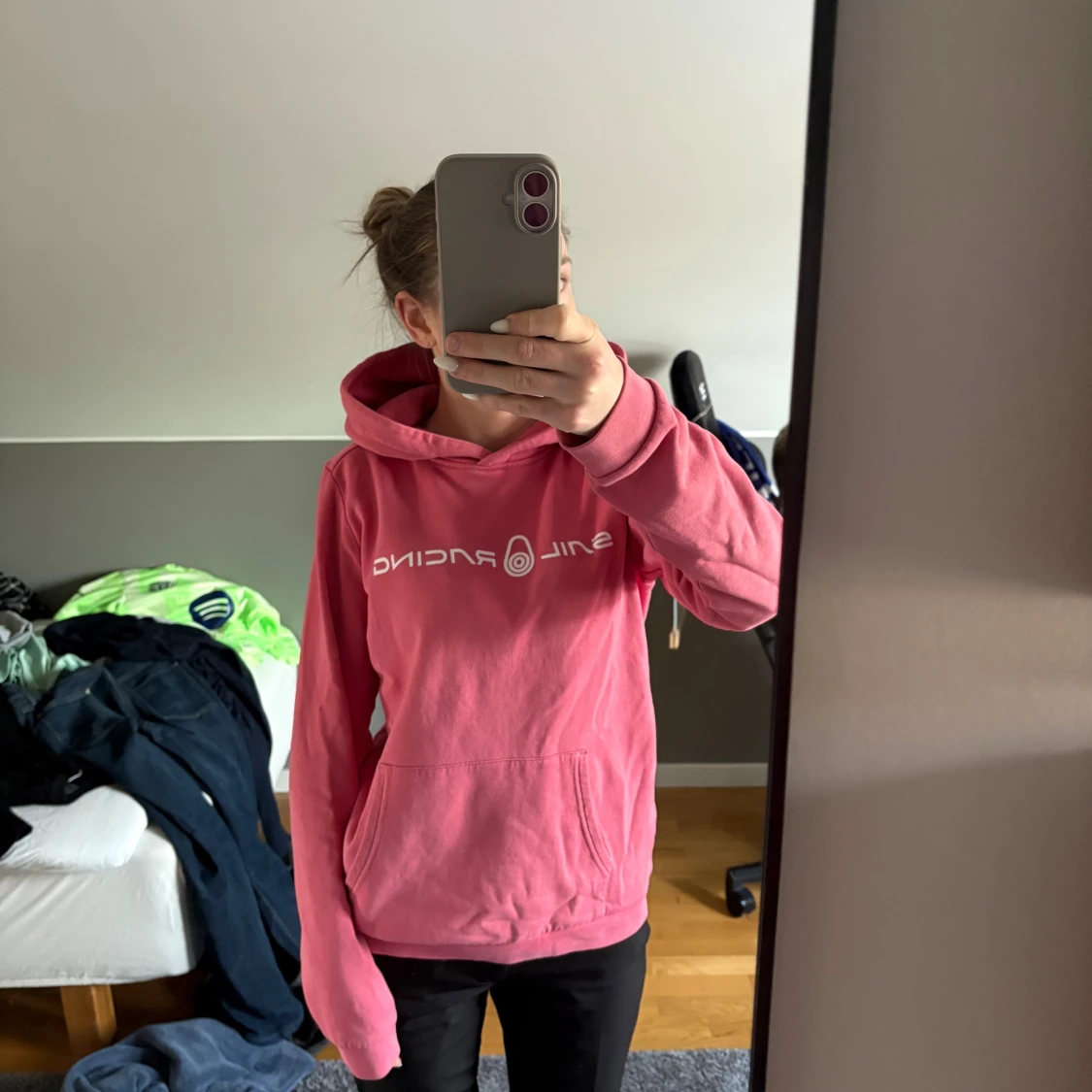 Rosa hoodie från Sail Racing