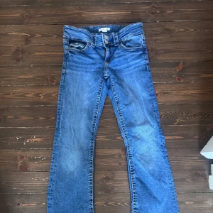 Bootcut jeans från Ginatricot - Snygga jeans från Gina Tricot i stl.158. I stort sett nya.