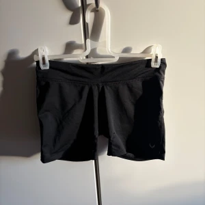 Träningsshorts! - Såå snygga lågmidjade träningsshorts från Soc!!