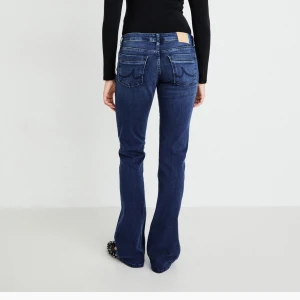 Ltb jeans - Nya modellen ”molly” dom är som valerie fast mer bootcut. Helt slutsålda! Nypriset 799kr på zalando. Endast testade.