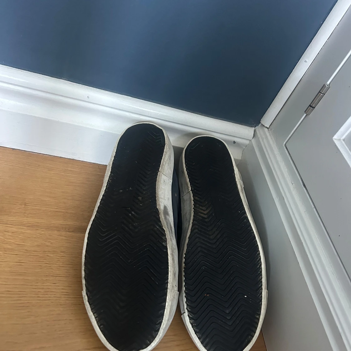 Mörkblåa sneakers från Philippe Model - 1