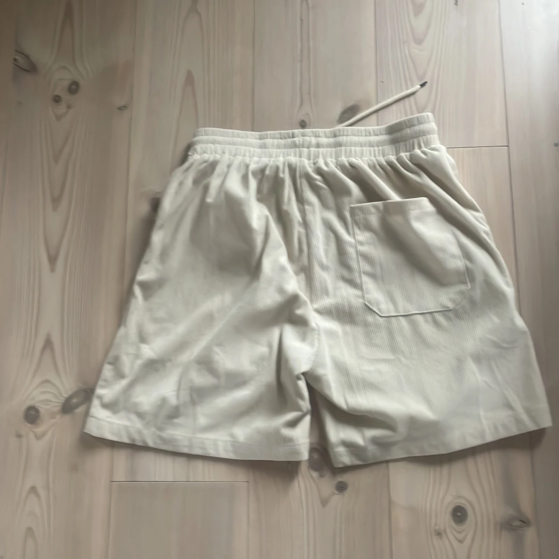 Beige manchester shorts med snörning - 1