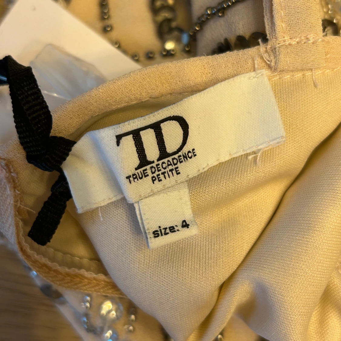 Beige paljettprydd topp från True Decadence st xxs/xs - 2