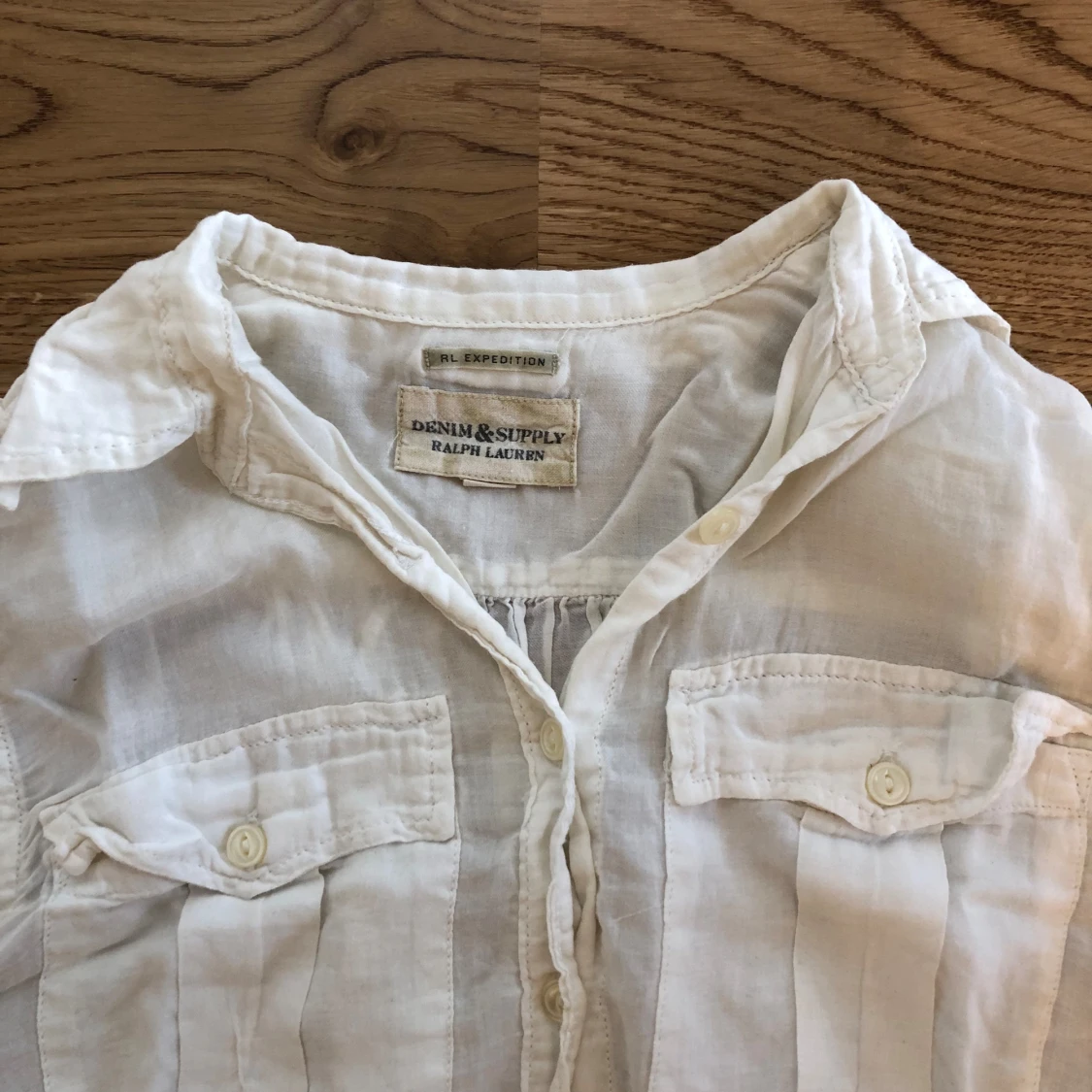 Vit tunn skjorta från Ralph Lauren - 90