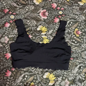 Bikinitopp - En jätteskön bikinitopp i bra skick, känns mindre i storleken 