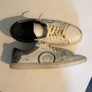 Oliver Cabell  - Säljer nu mina Oliver Cabell då jag inte använder dom längre. Storlek 41 på dom men passar även dig som har 42. Pris är diskuterbart vid snabb affär hör av dig vid frågor. Inga skambud