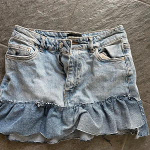 Jeanskjol  - En jeanskjol som innan var jeans från Veromoda 