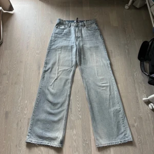 Zara jeans  - Superfina ljusblå jeans från Zara i storlek 36. Aldrig använd. Köparen betalar frakt 