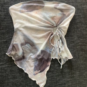 Topp - Söt topp från Shein, fick nyss hem så den är helt oanvänd✨  Skriv om du vill ha bilder med den på! 