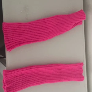 benvärmare  - söta benvärmare elr arm ja vene i rosa går väl t vilken storlek som helst används ba inte längre 