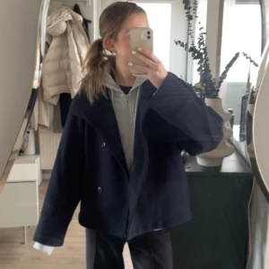 Höstkappa - Jättefin kappa från Gina tricot 🤍 jättebra skick! Hör av er vid frågor ☺️