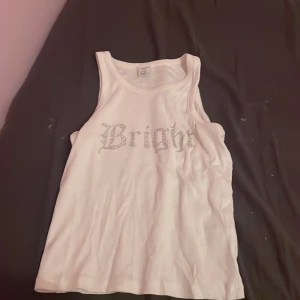 Tank top  - Vit med diamanter 