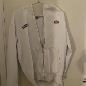 Ellesse kofta - Storlek M, köpt för ca 2/3 pr sedan men har knappast använt.