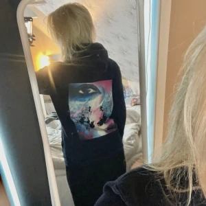 TheCoolElephant - The cool elephant hoodie. Storlek S.