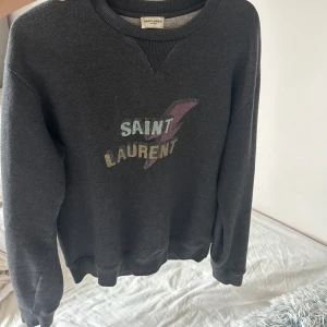 Saint Laurent  - Storlek XL men är som L passar 180-188. Har haft den 3 år men inte haft den super mycket. Bra skick 8/10 pris kan diskuteras vid snabb affär.
