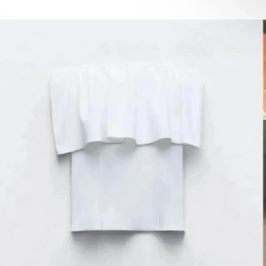 Vit topp zara - Så fin helt oanvänd topp ( endast testad ) jätte snygg men har flera liknanden där av ingen användning för den!!🥰🥰