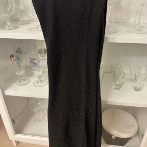 Glitter byxor 🥂😍 - Glittriga utsvängda byxor 🔥