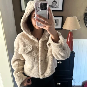 Mysig höstjacka - Mysig höstjacka från Pull&Bear.🍂🍄 köpte den för ungefär 400kr. Används inte längre😔
