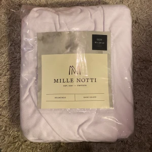Mille Notti lakan - Säljer 2 st 90x200 mille notti ”dra på” lakan i oanvänt skick. 