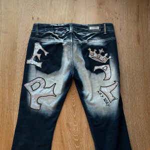 Blue queen jeans - low rise bootcut jeans från blue queen. storlek L, men passar mig som användar M med bälte