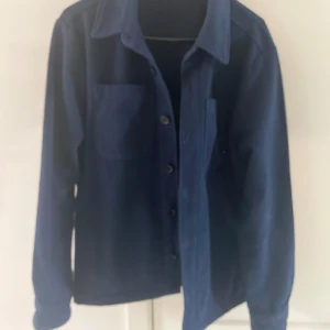 donce de la sense overshirt  - Tja, säljer nu min overshirt i storlek S perfekt nu inför hösten. Den sitter närmare en M skulle jag säga. Skriv för frågor, fler bilder osv 