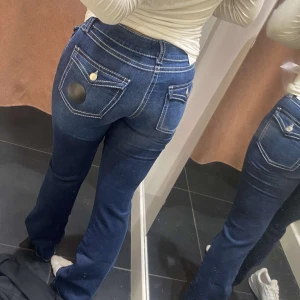 Lowaist bootcut jeans - Köpta från Gina, storlek 170 men passar perfekt på mig som är 162 lång och bär xs-s vanligtvis   Använda typ 5 gånger 