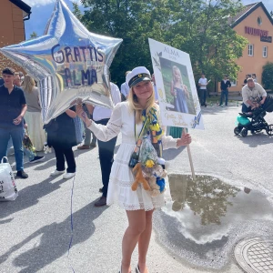 By Malina studentklänning🤍 - Säljer min jättefina studentklänning från By Malina. Den är i jättefint skick! 