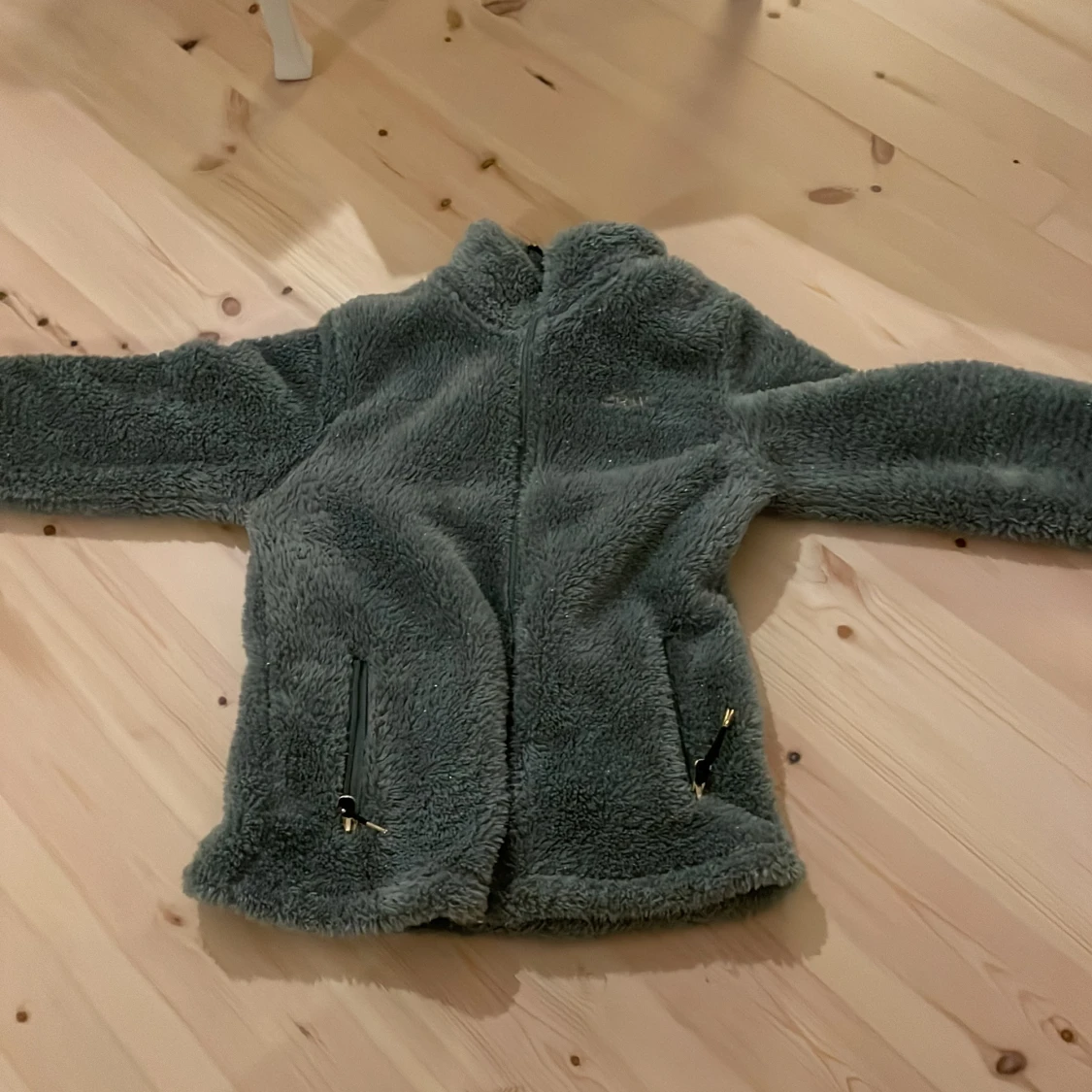 Grön fluffig ridtröja