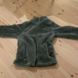 Grön fluffig ridtröja - Grön fluffig ridtröja