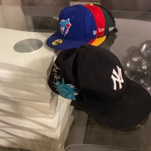 New era yankees kepsar - Massa olika kepsar för olika priser skriv om du är intresserad (;