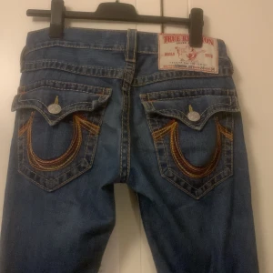 True religion jeans - Ett par trueys som ja it använder så mycke för d är förstora, skriv gärna om intresserad!
