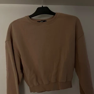 Sweatshirt  - Snygg som jag fått i present men aldrig använder. Säljer för 120kr + du står för frakten. Priset kan alltid diskuteras 💖