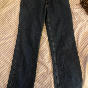 Low Straight jeans  - Lågmidjade raka jeans från Gina Tricot