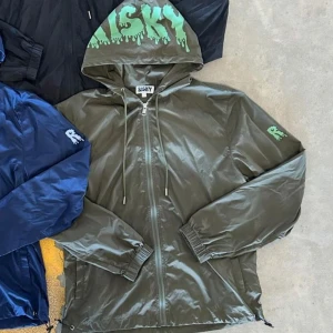 Säljer min sprillans ny inköpta Risky Jacka - Säljer sprillans nya Risky Universe