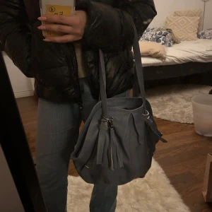 Snygg väska🌟 - Superfin väska perfekt för skolan eller fest💓 I jättefint skick, aldrig använd! Lägg gärna prisförslag🙌