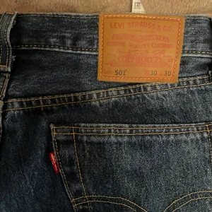 Levis 501 30/30 - Tja säljet ett par levis 501 storlek 30/30 Då jag inte använder dem  använda 3ggr och är i nyskick