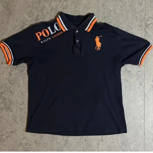 Ralph Lauren piké  - Herrstorlek xl men passar som en Herrstorlek M, definitivt mindre än en vanlig L