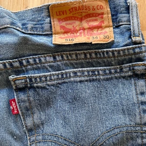 Levis 516 jeans - Ett par härliga Levis 516 jeans med skön passform. De är i använt skick. (Har lite heeldrag) kom dm för bild. Pris kan diskuteras vid snabb affär.