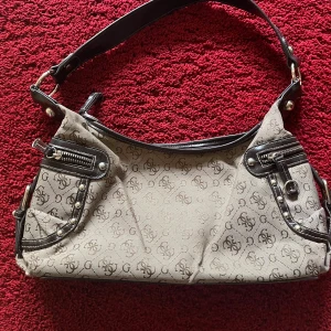 Väska - Brun väska,  lite Y2K stil