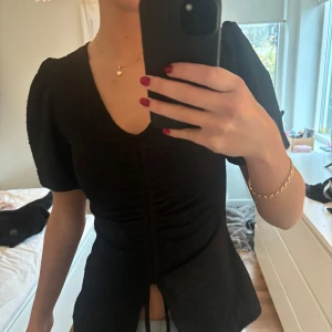 Topp från BikBok - Jättefin topp från BikBok i storlek XS🤍
