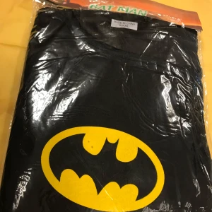 Vuxen Batman Dräkt i 3 delar  - En mask, en tröja och byxor 