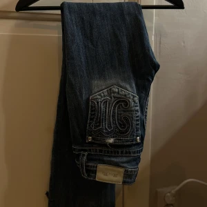 Miss me jeans - Blåa washed, bootcut och ganska lågmidjade miss me jeans som jag knappt användt, säljer eftersom dom inte passar mig + är för långa (är 165)  Nypris 1200kr 